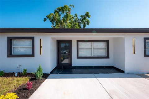 Casa en venta en Tampa, Florida, 4 dormitorios, 134.71 m2 № 1850252 - foto 1