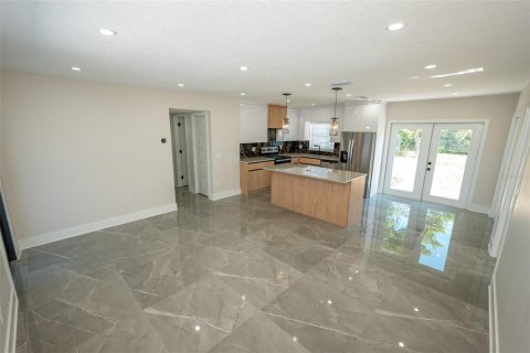 Casa en venta en Tampa, Florida, 4 dormitorios, 134.71 m2 № 1850252 - foto 9
