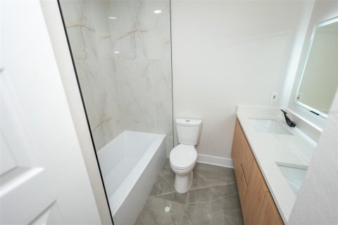 Casa en venta en Tampa, Florida, 4 dormitorios, 134.71 m2 № 1850252 - foto 20