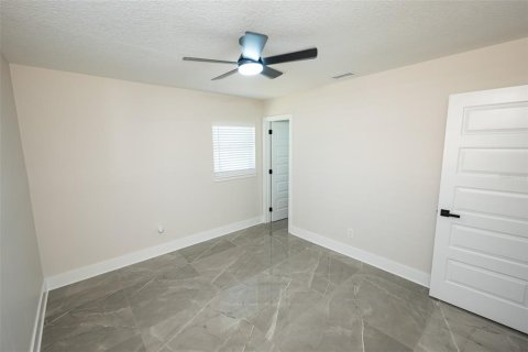 Casa en venta en Tampa, Florida, 4 dormitorios, 134.71 m2 № 1850252 - foto 25