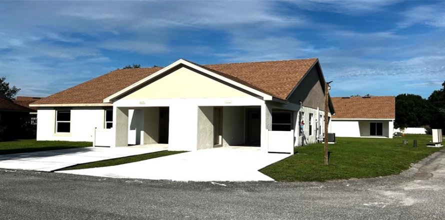 Duplex in Mulberry, Florida 2 bedrooms, 111.02 sq.m. № 1844798