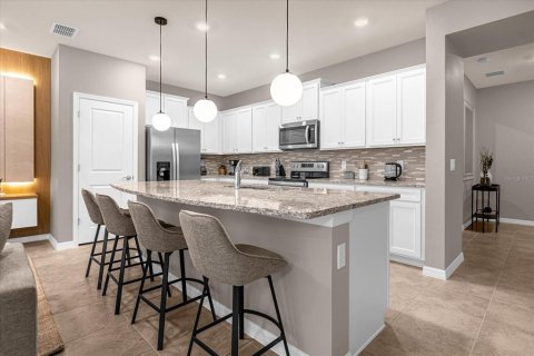 Townhouse in Davenport, Florida 5 bedrooms, 212.1 sq.m. № 1873130 - photo 8