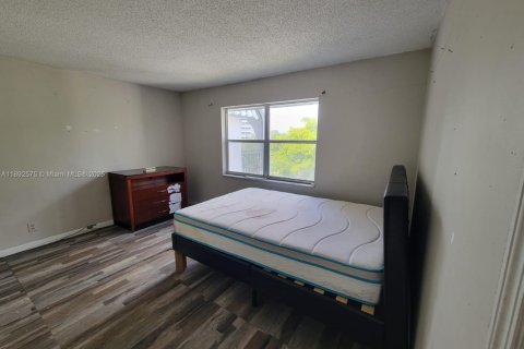 Condo in Lauderhill, Florida, 2 bedrooms  № 1946663 - photo 5