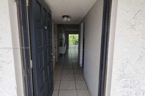 Condo in Lauderhill, Florida, 2 bedrooms  № 1946663 - photo 7