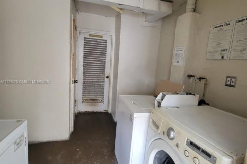 Condo in Lauderhill, Florida, 2 bedrooms  № 1946663 - photo 12