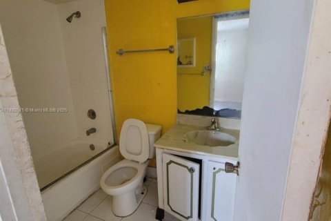 Condo in Lauderhill, Florida, 2 bedrooms  № 1946663 - photo 9