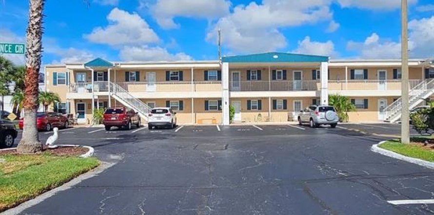 Condo à New Port Richey, Floride, 2 chambres  № 2386387