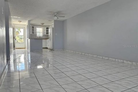 Copropriété à louer à New Port Richey, Floride: 2 chambres, 73.58 m2 № 2386387 - photo 7