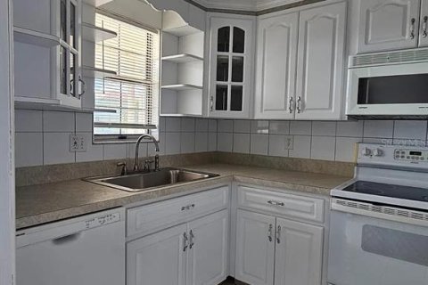 Copropriété à louer à New Port Richey, Floride: 2 chambres, 73.58 m2 № 2386387 - photo 2