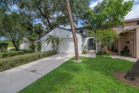 Townhouse in Tampa, Florida 2 bedrooms, 118.91 sq.m. № 1912050 - photo 1