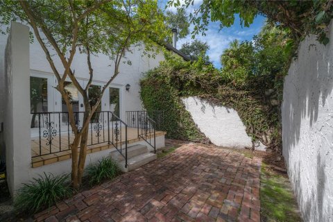 Townhouse in Tampa, Florida 2 bedrooms, 118.91 sq.m. № 1912050 - photo 5