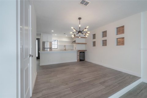 Townhouse in Tampa, Florida 2 bedrooms, 118.91 sq.m. № 1912050 - photo 3