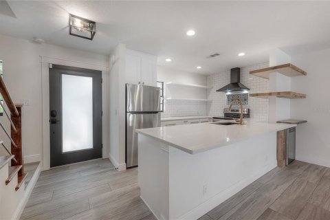 Townhouse in Tampa, Florida 2 bedrooms, 118.91 sq.m. № 1912050 - photo 20