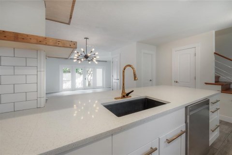 Townhouse in Tampa, Florida 2 bedrooms, 118.91 sq.m. № 1912050 - photo 13