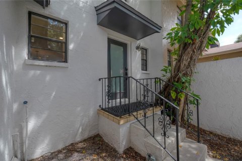 Townhouse in Tampa, Florida 2 bedrooms, 118.91 sq.m. № 1912050 - photo 9