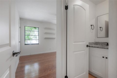 Townhouse in Tampa, Florida 2 bedrooms, 118.91 sq.m. № 1912050 - photo 25