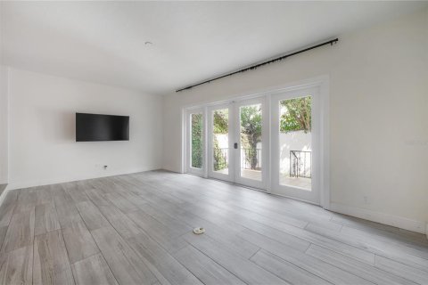Townhouse in Tampa, Florida 2 bedrooms, 118.91 sq.m. № 1912050 - photo 17