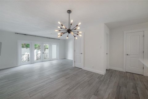 Townhouse in Tampa, Florida 2 bedrooms, 118.91 sq.m. № 1912050 - photo 16