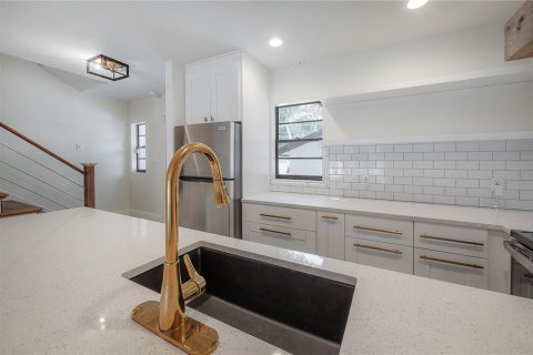 Townhouse in Tampa, Florida 2 bedrooms, 118.91 sq.m. № 1912050 - photo 15