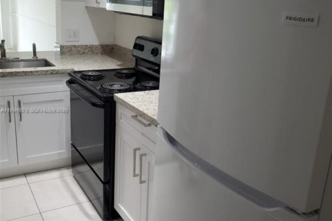 Copropriété à louer à Tamarac, Floride: 2 chambres, 86.03 m2 № 2062530 - photo 11