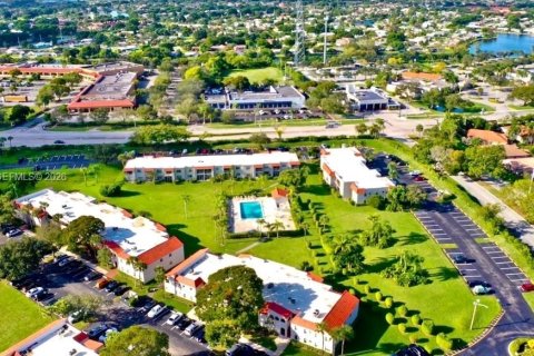 Copropriété à louer à Tamarac, Floride: 2 chambres, 86.03 m2 № 2062530 - photo 4