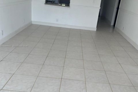 Copropriété à louer à Tamarac, Floride: 2 chambres, 86.03 m2 № 2062530 - photo 5