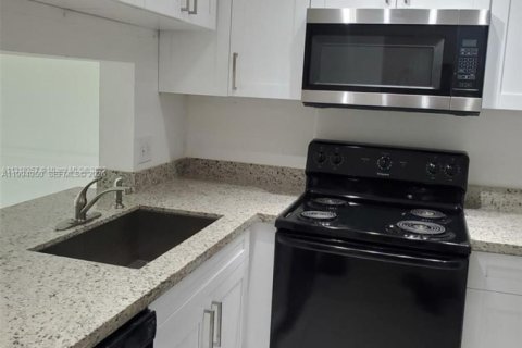 Copropriété à louer à Tamarac, Floride: 2 chambres, 86.03 m2 № 2062530 - photo 13