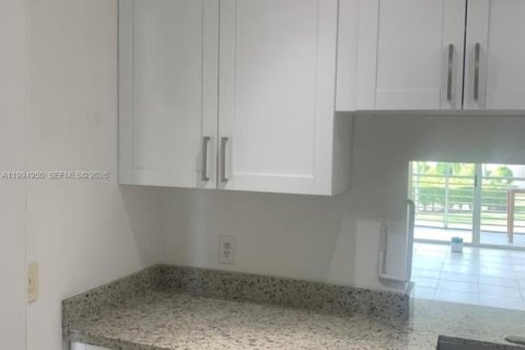 Copropriété à louer à Tamarac, Floride: 2 chambres, 86.03 m2 № 2062530 - photo 10