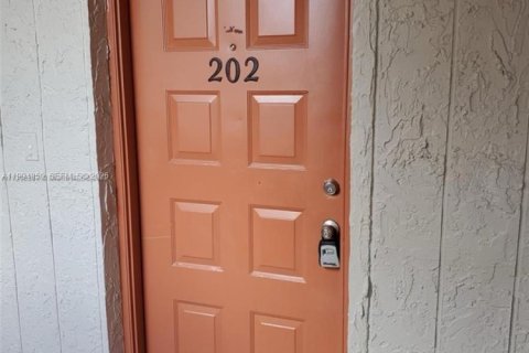 Copropriété à louer à Tamarac, Floride: 2 chambres, 86.03 m2 № 2062530 - photo 7