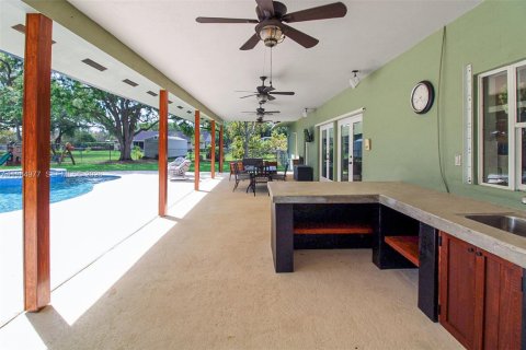 Casa en venta en Homestead, Florida, 4 dormitorios, 285.58 m2 № 2058766 - foto 28