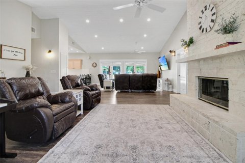 Casa en venta en Homestead, Florida, 4 dormitorios, 285.58 m2 № 2058766 - foto 2