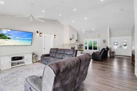 Casa en venta en Homestead, Florida, 4 dormitorios, 285.58 m2 № 2058766 - foto 8