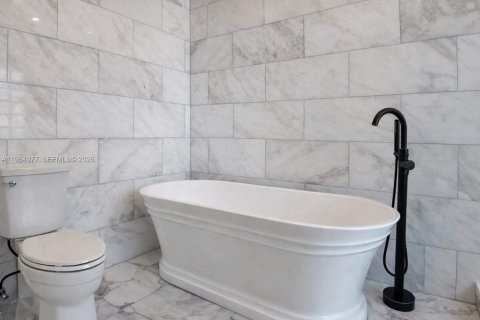 Casa en venta en Homestead, Florida, 4 dormitorios, 285.58 m2 № 2058766 - foto 4