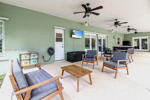 Casa en venta en Homestead, Florida, 4 dormitorios, 285.58 m2 № 2058766 - foto 24