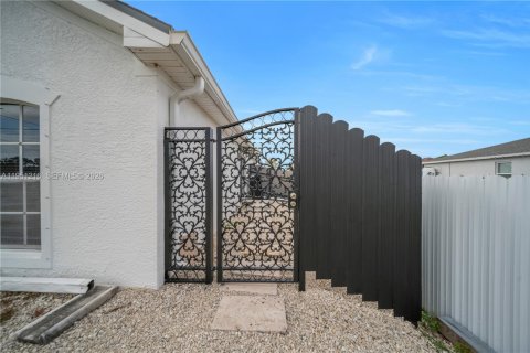 Купить виллу или дом в Кейп-Корал, Флорида 3 спальни, 204.38м2, № 2007259 - фото 19