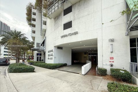 Condo in Miami, Florida, 1 bedroom  № 1942213 - photo 3