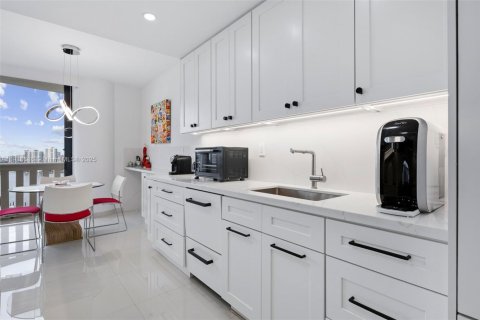 Купить кондоминиум в Авентура, Флорида 2 спальни, 149.29м2, № 1974045 - фото 11