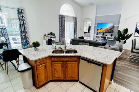 Villa ou maison à louer à Davenport, Floride: 4 chambres, 174.28 m2 № 2425225 - photo 4