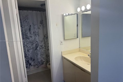 Copropriété à vendre à Miami, Floride: 2 chambres, 89 m2 № 1742409 - photo 16