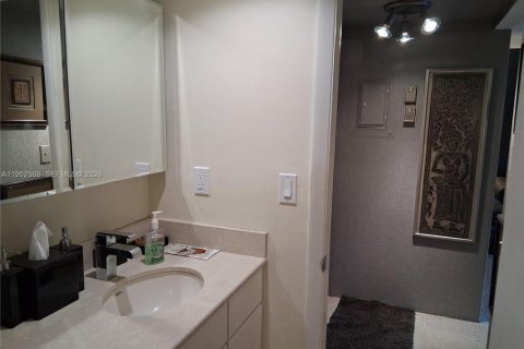 Condominio en venta en Pembroke Pines, Florida, 2 dormitorios № 2008694 - foto 19