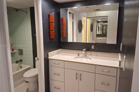 Condominio en venta en Pembroke Pines, Florida, 2 dormitorios № 2008694 - foto 28
