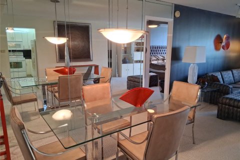 Condominio en venta en Pembroke Pines, Florida, 2 dormitorios № 2008694 - foto 25