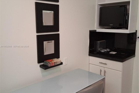 Condominio en venta en Pembroke Pines, Florida, 2 dormitorios № 2008694 - foto 12