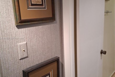 Condominio en venta en Pembroke Pines, Florida, 2 dormitorios № 2008694 - foto 14