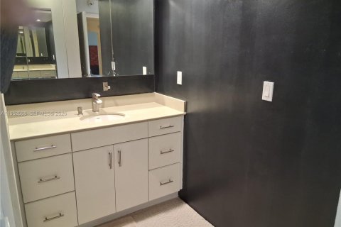 Condominio en venta en Pembroke Pines, Florida, 2 dormitorios № 2008694 - foto 27