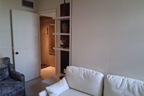 Condominio en venta en Pembroke Pines, Florida, 2 dormitorios № 2008694 - foto 21