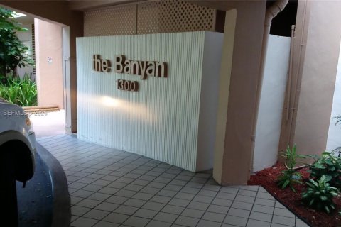 Condominio en Pembroke Pines, Florida, 2 dormitorios  № 2008694