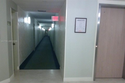 Condominio en venta en Pembroke Pines, Florida, 2 dormitorios № 2008694 - foto 8