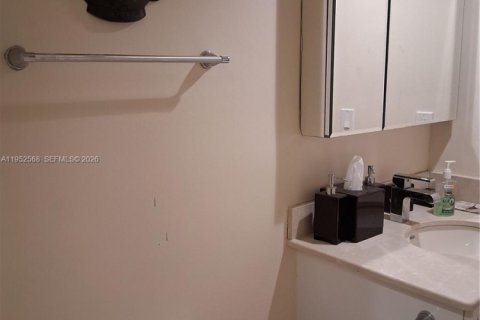 Condominio en venta en Pembroke Pines, Florida, 2 dormitorios № 2008694 - foto 18