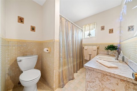 Commercial property in Hallandale Beach, Florida 227.33 sq.m. № 2009033 - photo 29